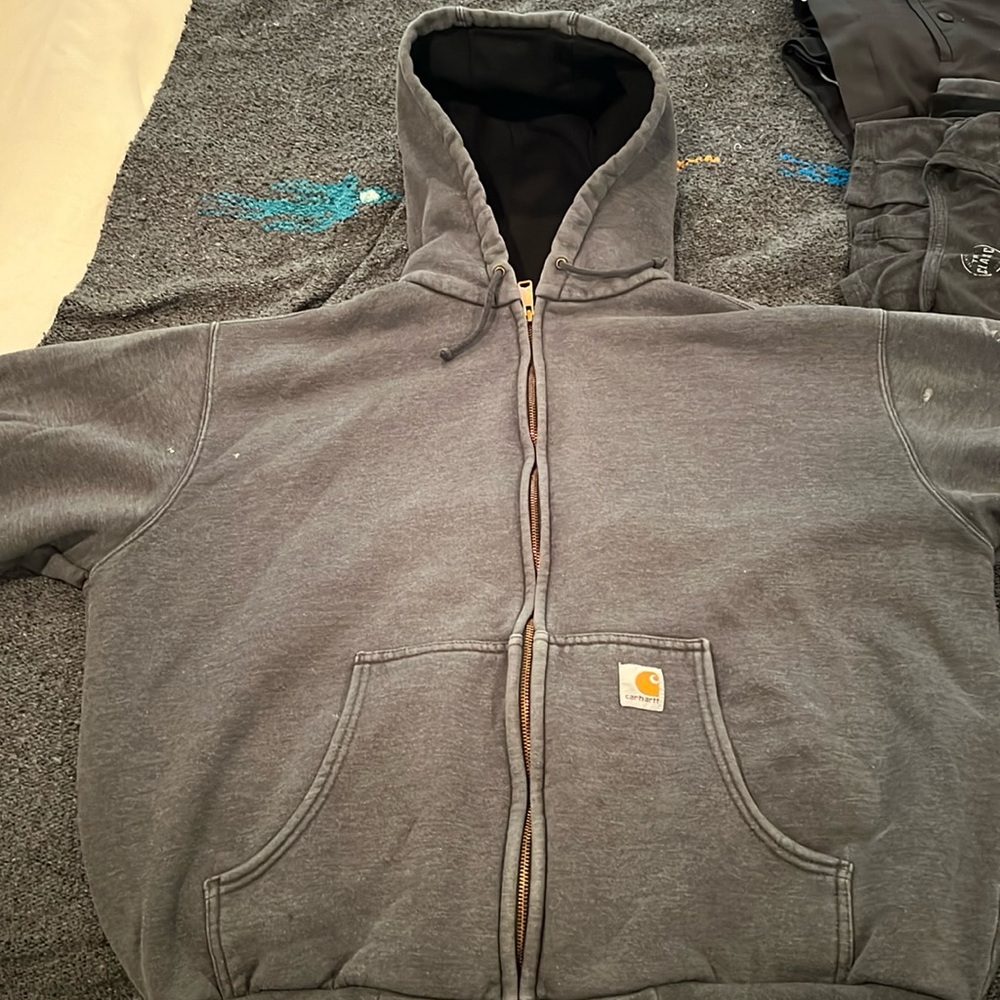 Men’s Carhartt insulated sweatshirt